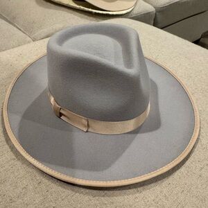 Gigipip Gray Wide-Brim Rancher Hat with Tan Band
